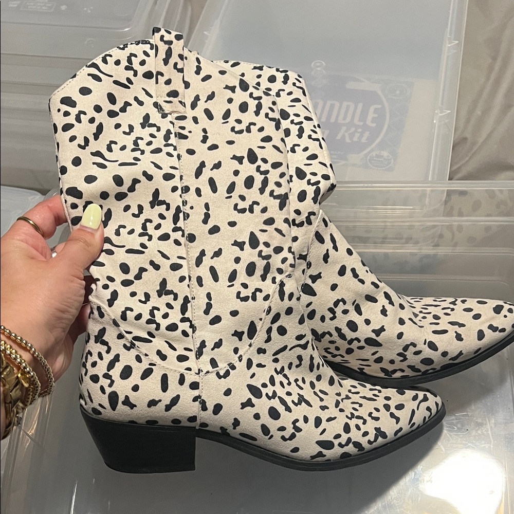 Speckled cowboy boots